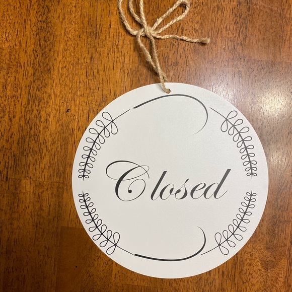 10” round open / closed metal sign. - Picture 2 of 6